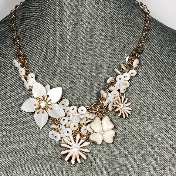 Necklace Bib Flowers Enamel Mother of Pearl Lucite Gold Tone 19”+2” NWT - Picture 6 of 10